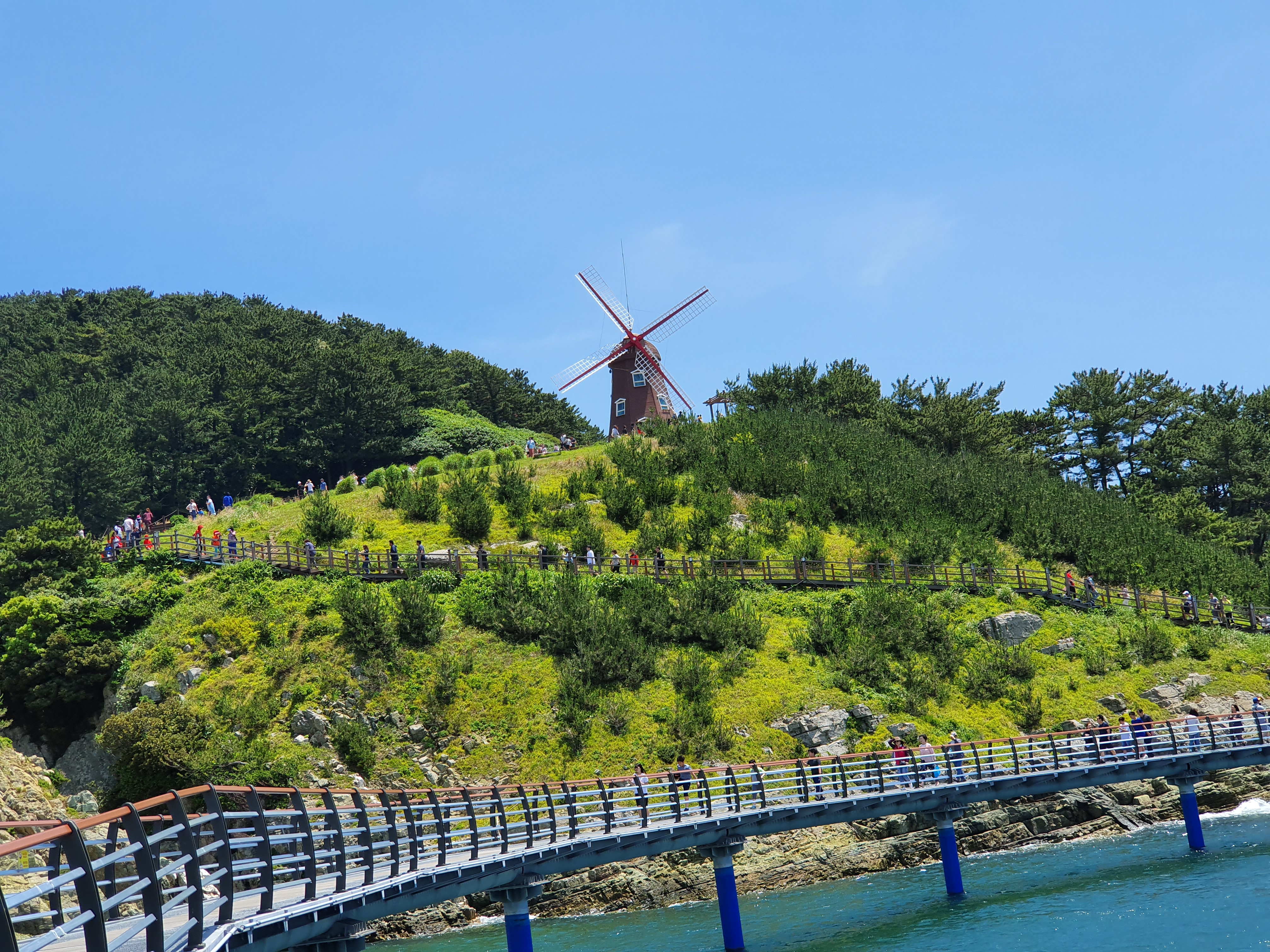 与海金刚奇岩相映的远景